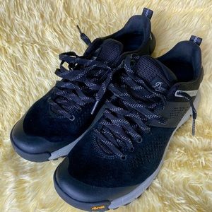 Womens trail gear shoes